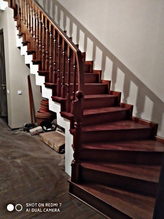 От изготовителя двери, окна, плинтусы, лестницы, мебели и.т.п.