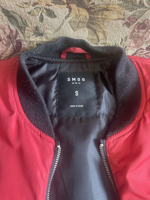 Продается красный бомбер