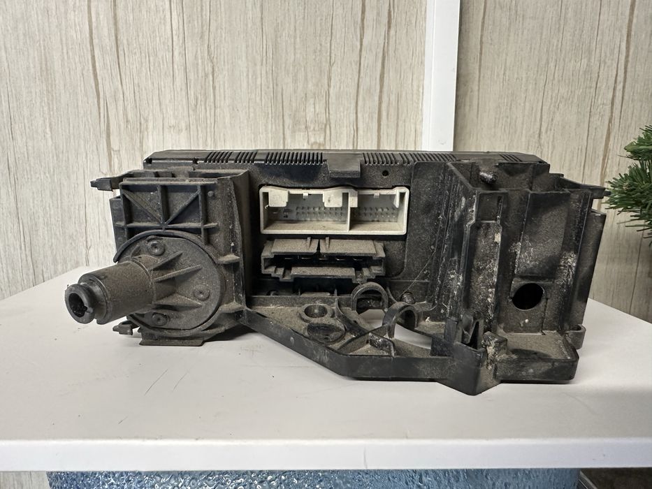 Управление Климатик VW Golf5,Caddy,Jetta със подгрев на седалките!