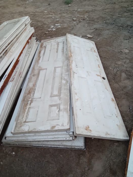 Деревянный дверь.