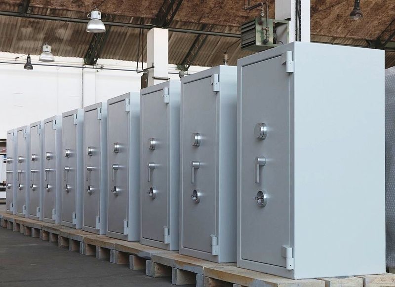 Сейф продам разные есть сейфы большие