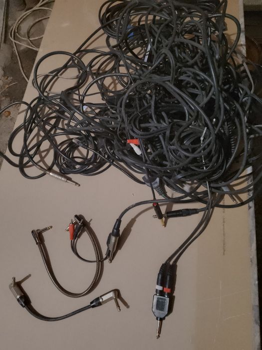 De vânzare cabluri de muzică boxe microfoane instrumente muzicale