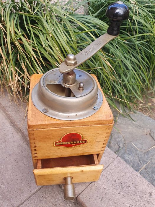 Старинни мелнички за кафе и подправки