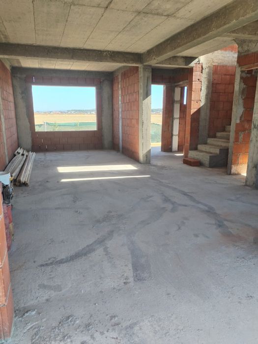 Vand casa in rosu in cartierul grigorescu