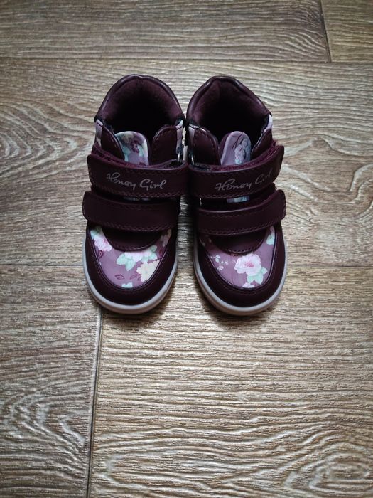 Продам детские ботинки