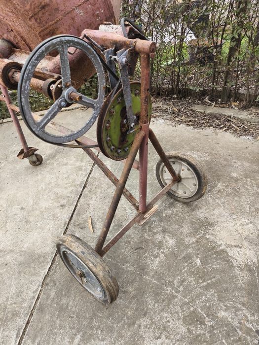 Betonieră mare de trei sau patru roabe