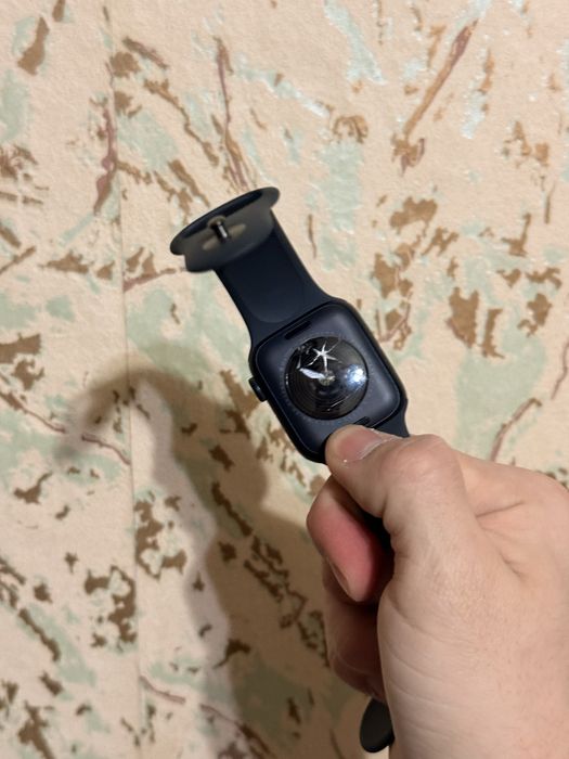 продам эпл вотч се2