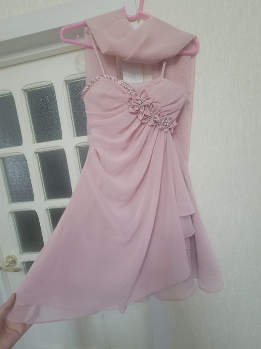 Розовое вечерное платие