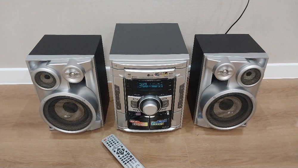 LG muzikalni sentr 2000W P.M.P.O