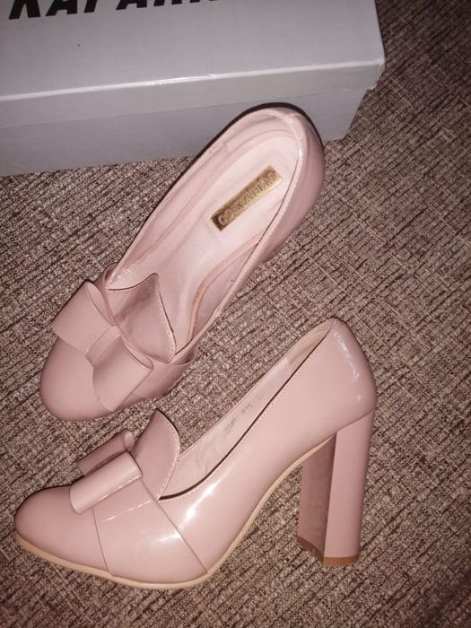 Продам лакированные туфли