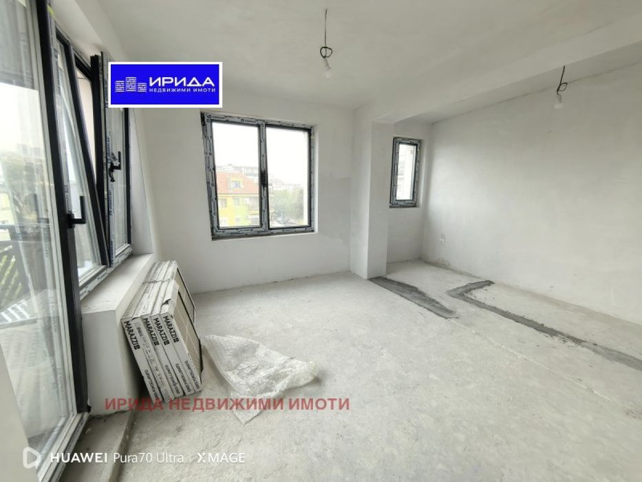 Просторен тристаен апартамент в Бъкстон с АКТ 16!