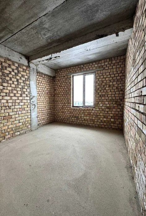 Kvartira sotiladi 83m3 kadastr hamma hujjati bor.