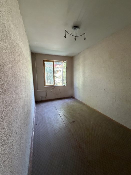 Навои шахар милий банк. Оркасидан 1 этаж 3 хоналик квартира сотилади