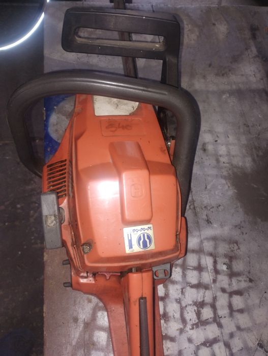 De vânzare două drujbe.