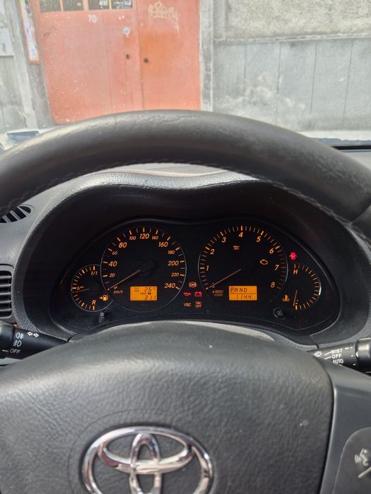 Продавам Тойота Авенсис