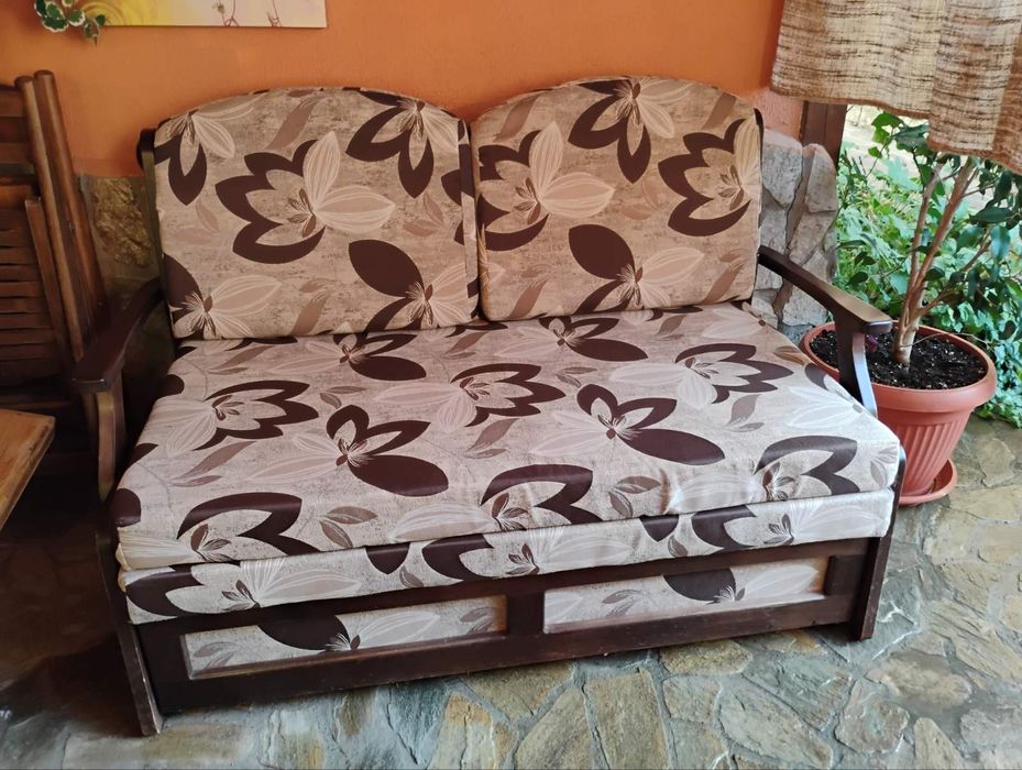 Разтегателен диван