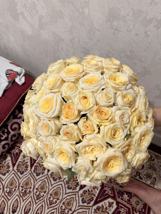 Белые розы 51 шт