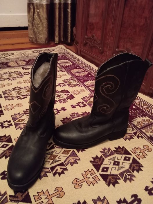 Кыстык етик  сатылады