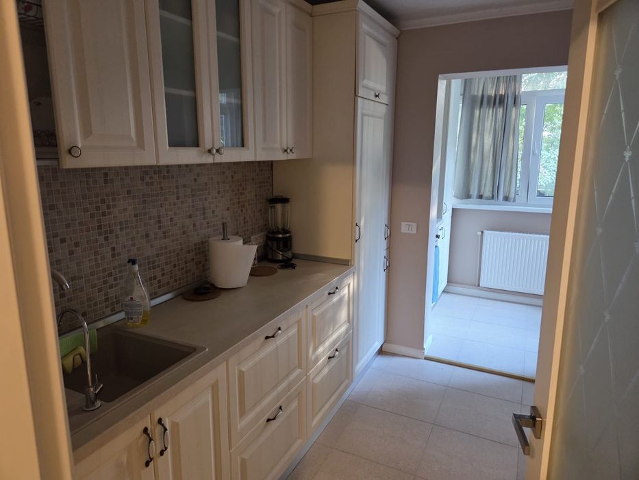 Inchiriez apartament 3 camere