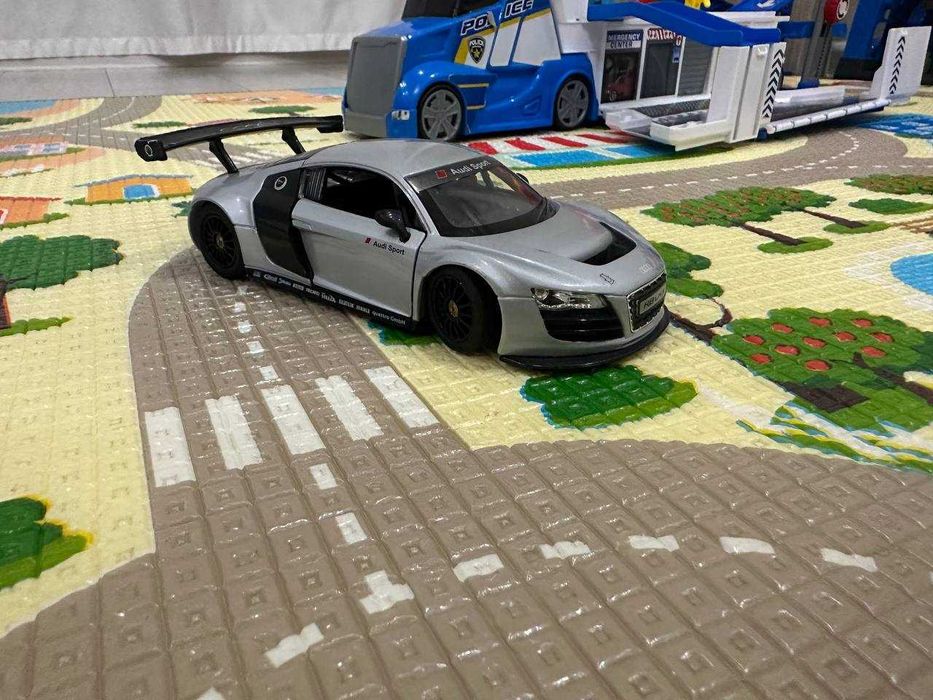 Машинка металлическая Rastar AUDI R8, размер 1:24, серебристая