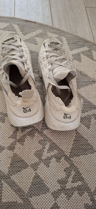 Vând adidasi nike
