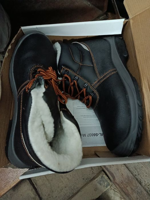 Продам спец одежду