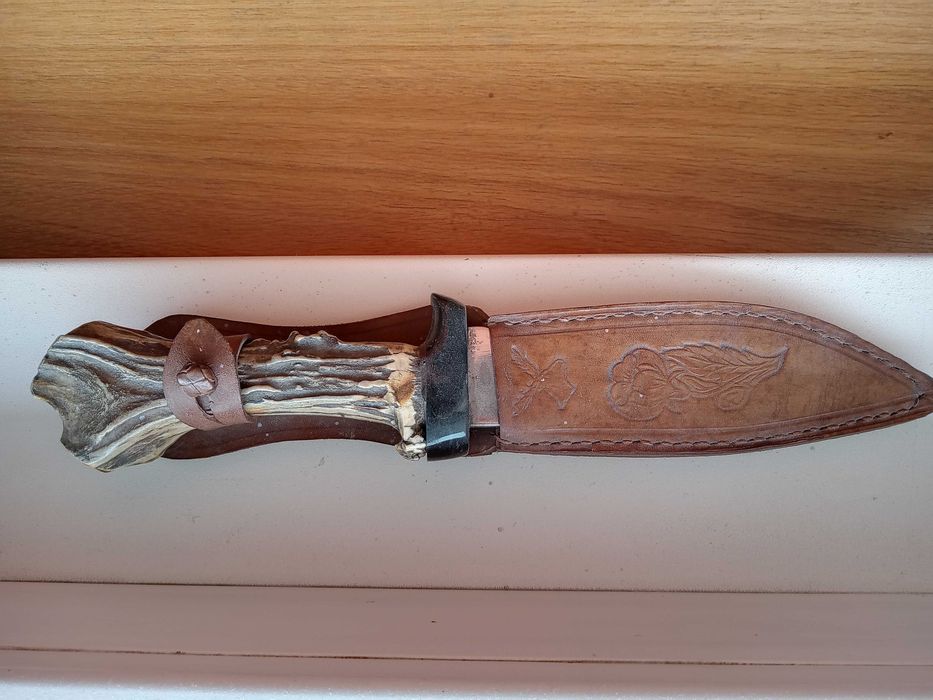 Продавам ловджийски нож