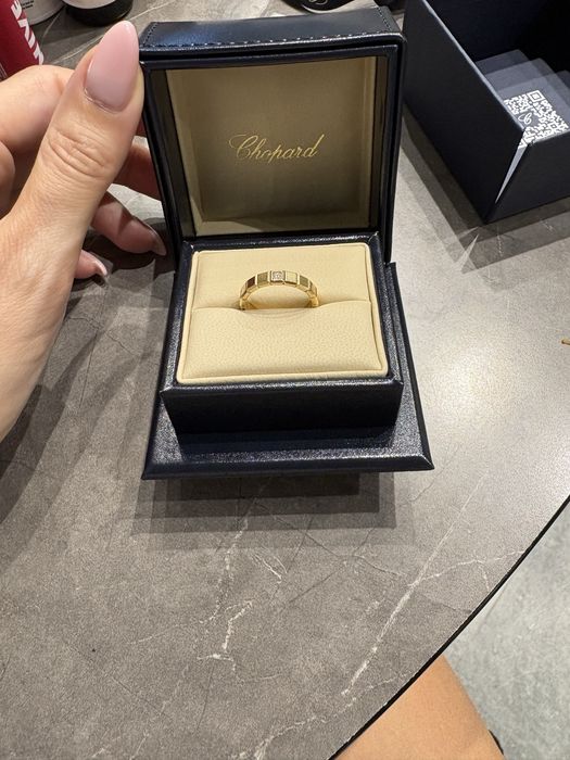 Chopard -златен пръстен ice cube с диамант