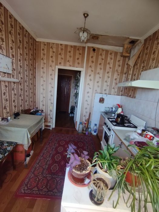 Продам срочно Чиланзар 19 квартал 2 комнатную на 9 этаже 60м