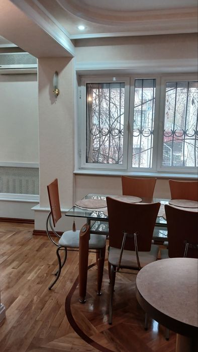 Хамида Алимжана метро.  Аренда 7 комнатной квартиры. 120м2.