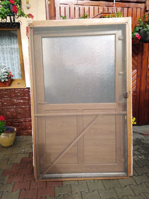 Usa termopan PVC cu plasa contra insectelor