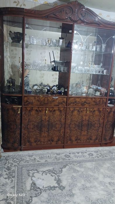 Сервант стенка сотилади