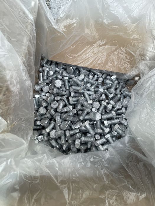Vand suruburi si piulite cu guler zimtat diferite dimensiuni