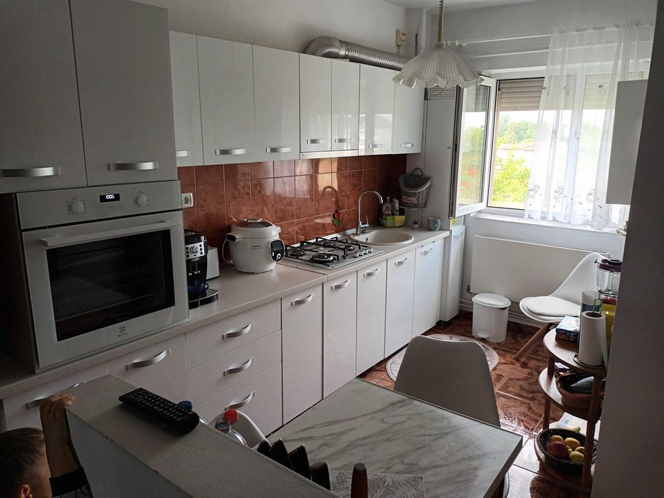 Vand Apartament 2 camere zona centrala Ineu