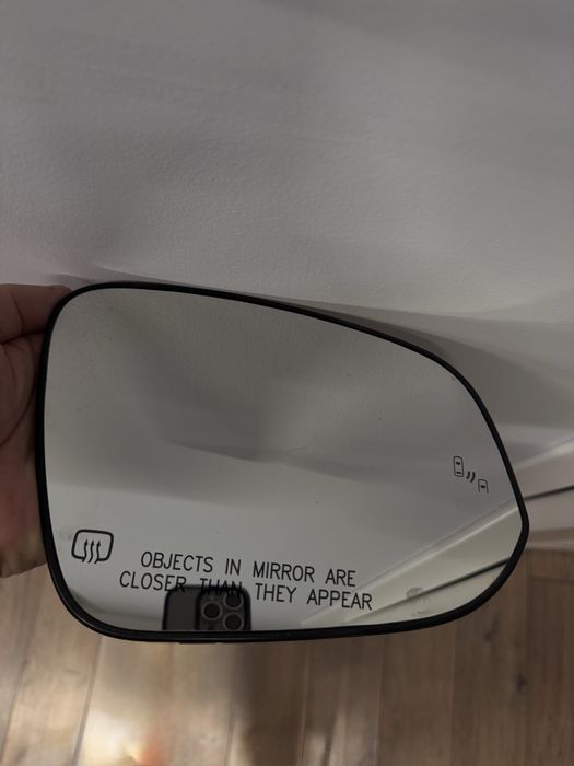 Toyota Highlander 2016  Зеркальный элемент правый