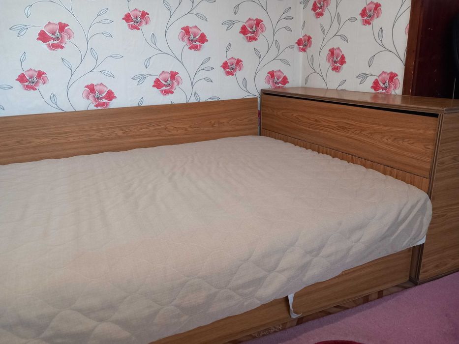 Приста/легло с матрак, ракла и повдигащ механизъм