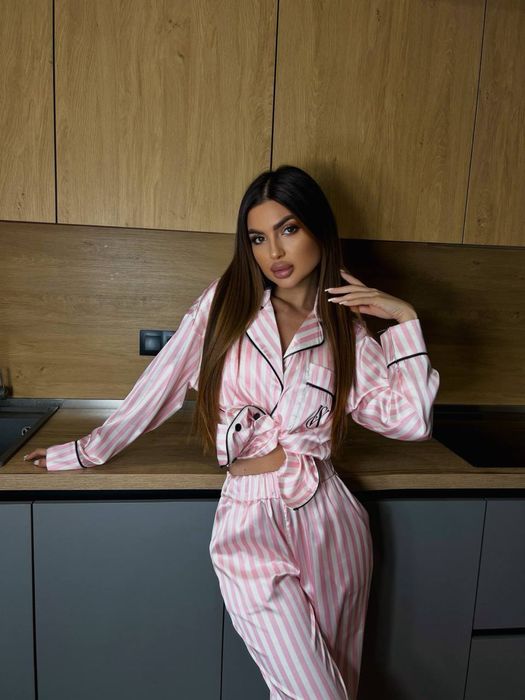 Копринена пижама в стил VS