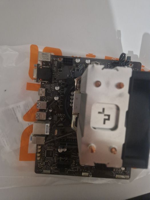 Продам материнскую плату с процессором i3 10100f