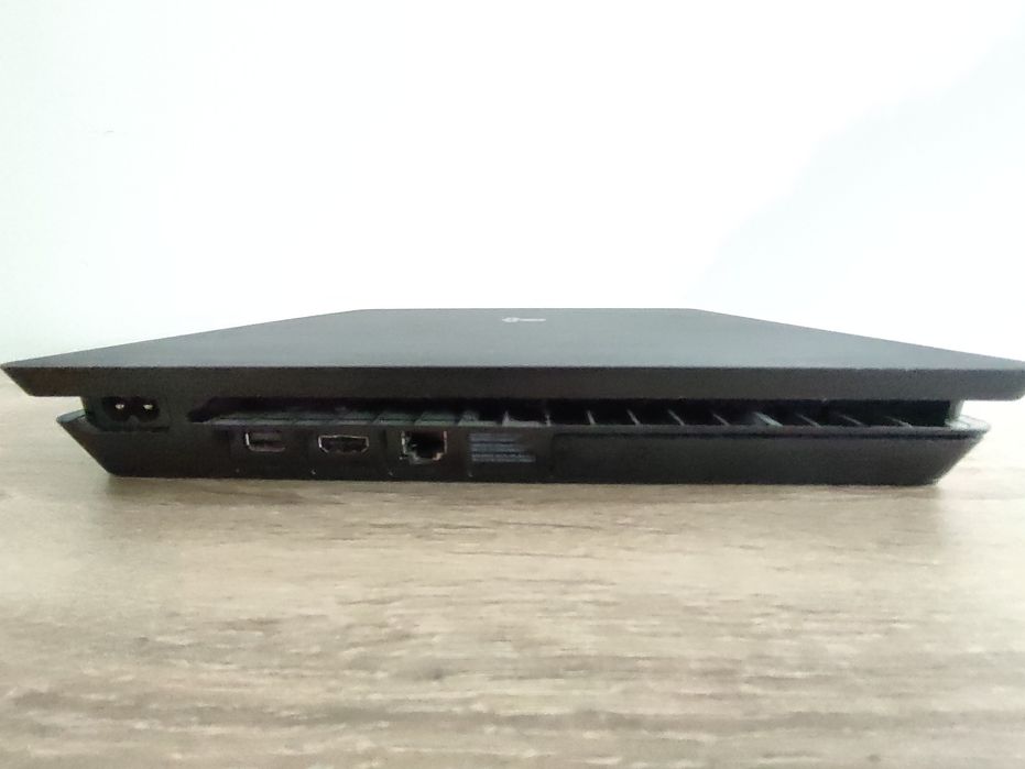 PS4 slim, почти не използван