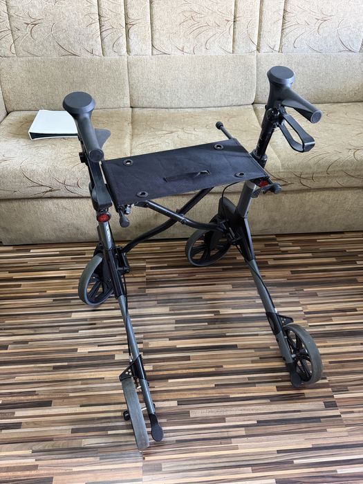 Cadru medical ajutor deplasare batrani dizabilitati
