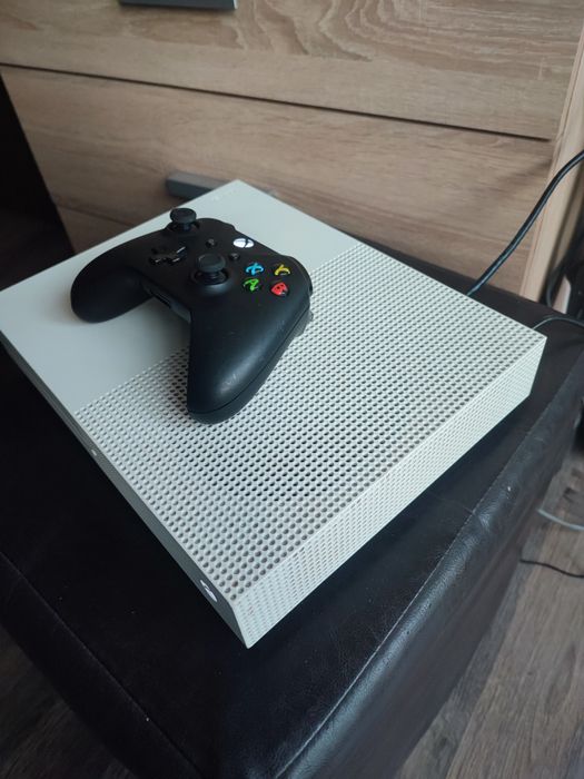 XBOX ONE S два комплекта