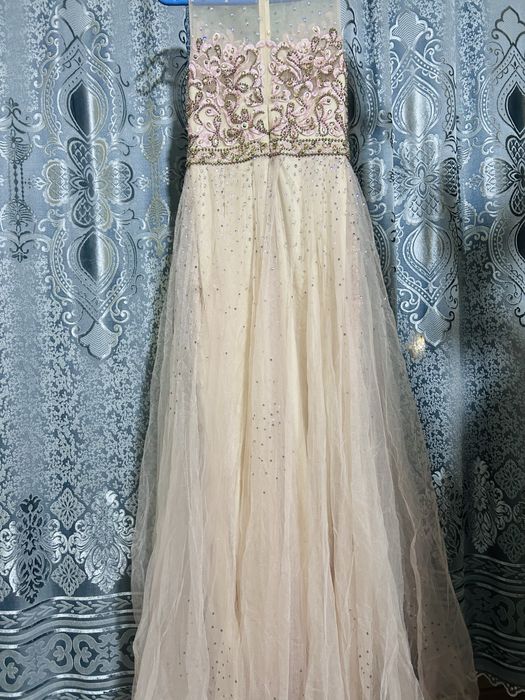 Вечернее платье