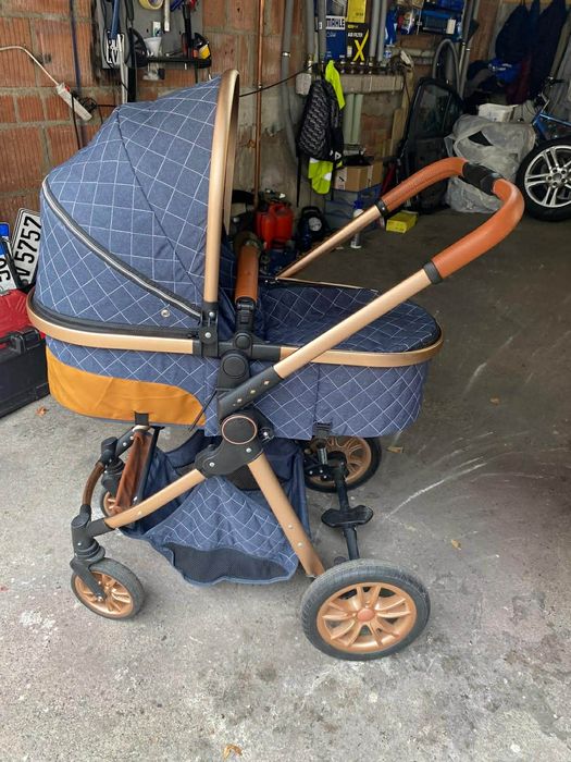 Бебешка количка.Има и столче за кола.В отлично състояние