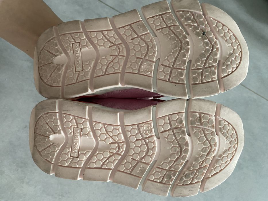 Продам кроссовки Pablovsky для девочки,испанский бренд.28 размер