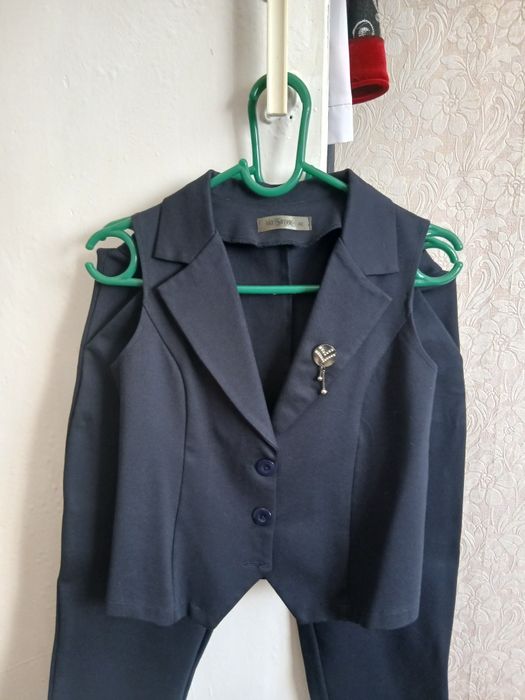 Продам школьный костюм на девочку