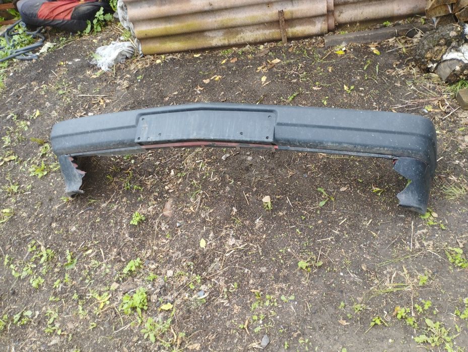 Продам бампер Мерседес 190