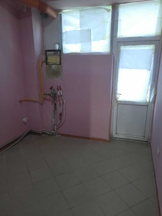 Vând spatiu comercial