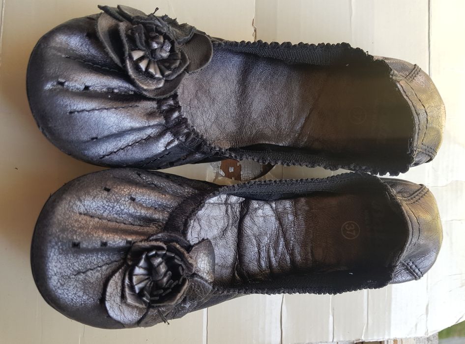 Pantofi balerini Bata nr. 37, piele naturală, necăptușiți, stare bună