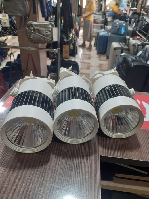 Продам софиты поворотные