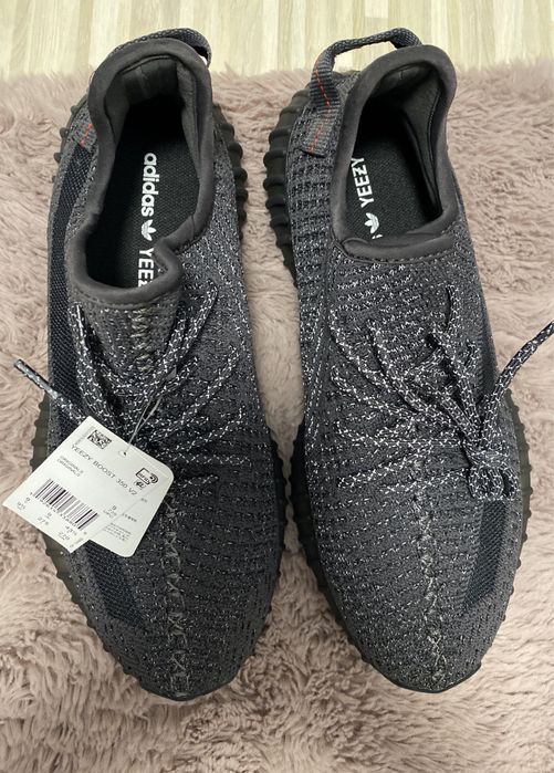 Vând yeezy 350 boost black reflective